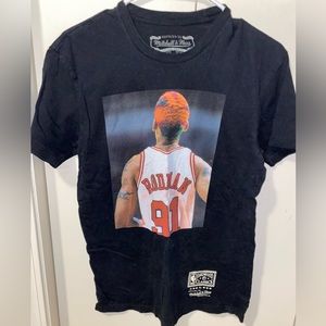 MENS MITCHELL AND NESS DENNIS RODMAN TEE